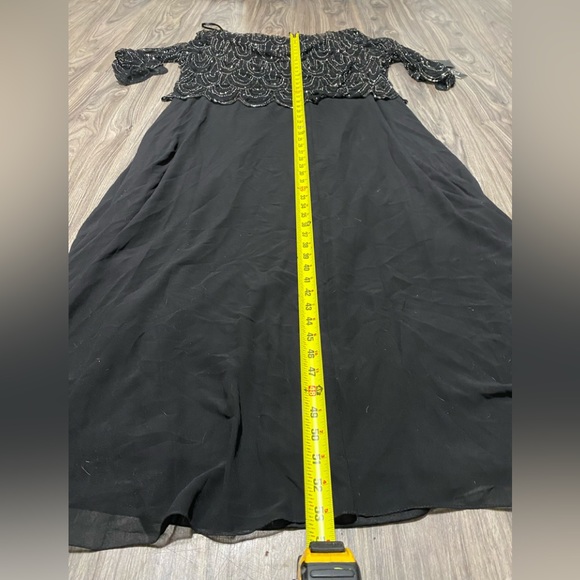 J Kara Women's Petite 3/4 Scallop Beaded Pop Over Gown Size 20W - Picture 6 of 10